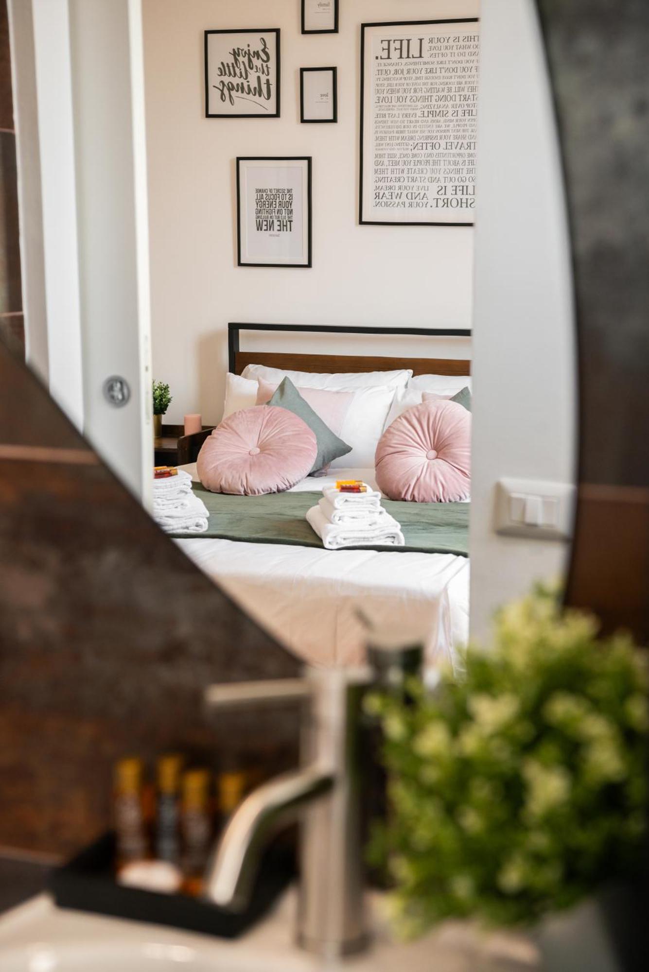 Piacentino Homes San Giovanni Apartment روما المظهر الخارجي الصورة